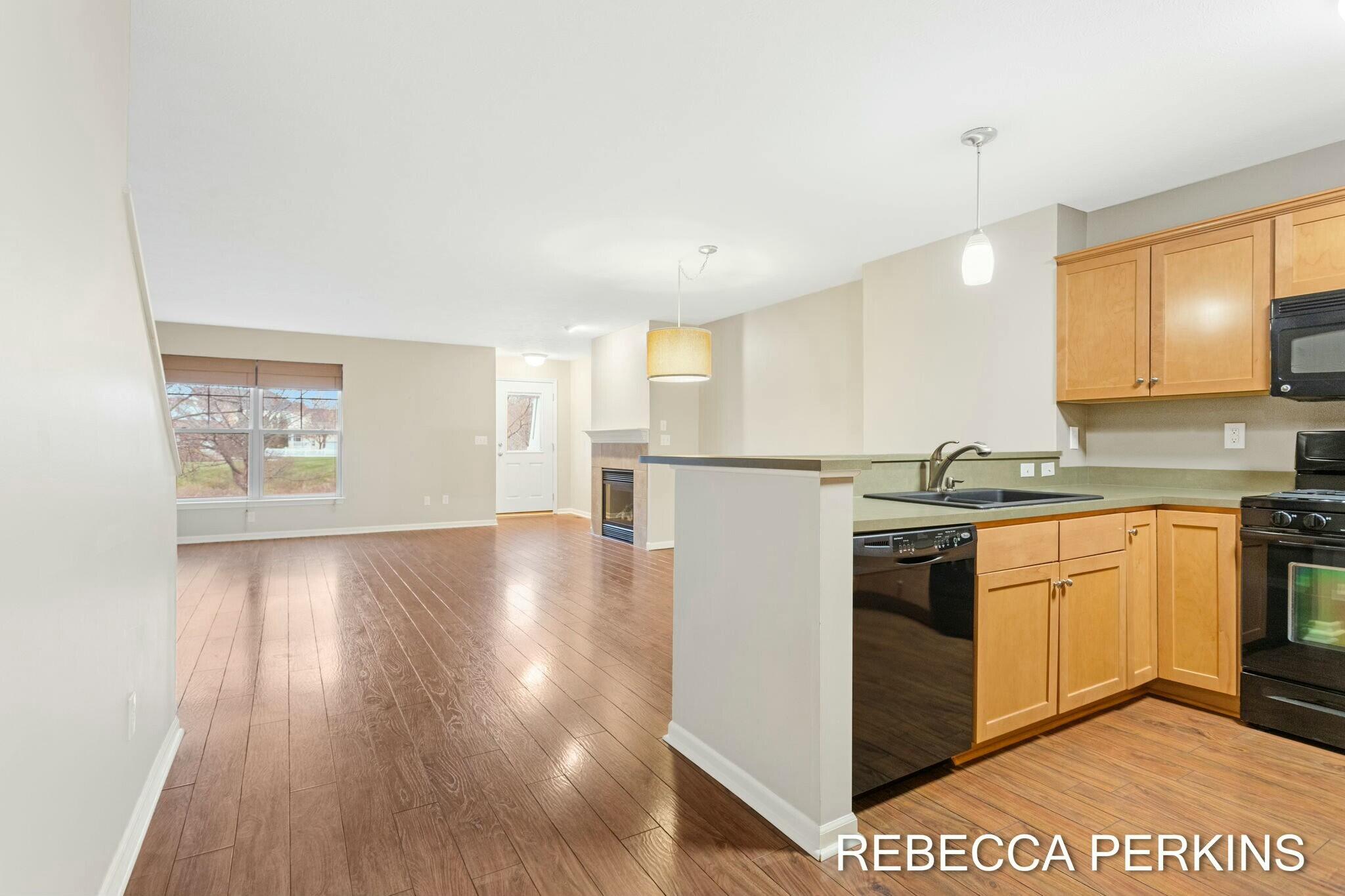 1062 Cobblestone Road Holland, MI 49423 - Photo 4 of 55 tempImagehWLIEJ