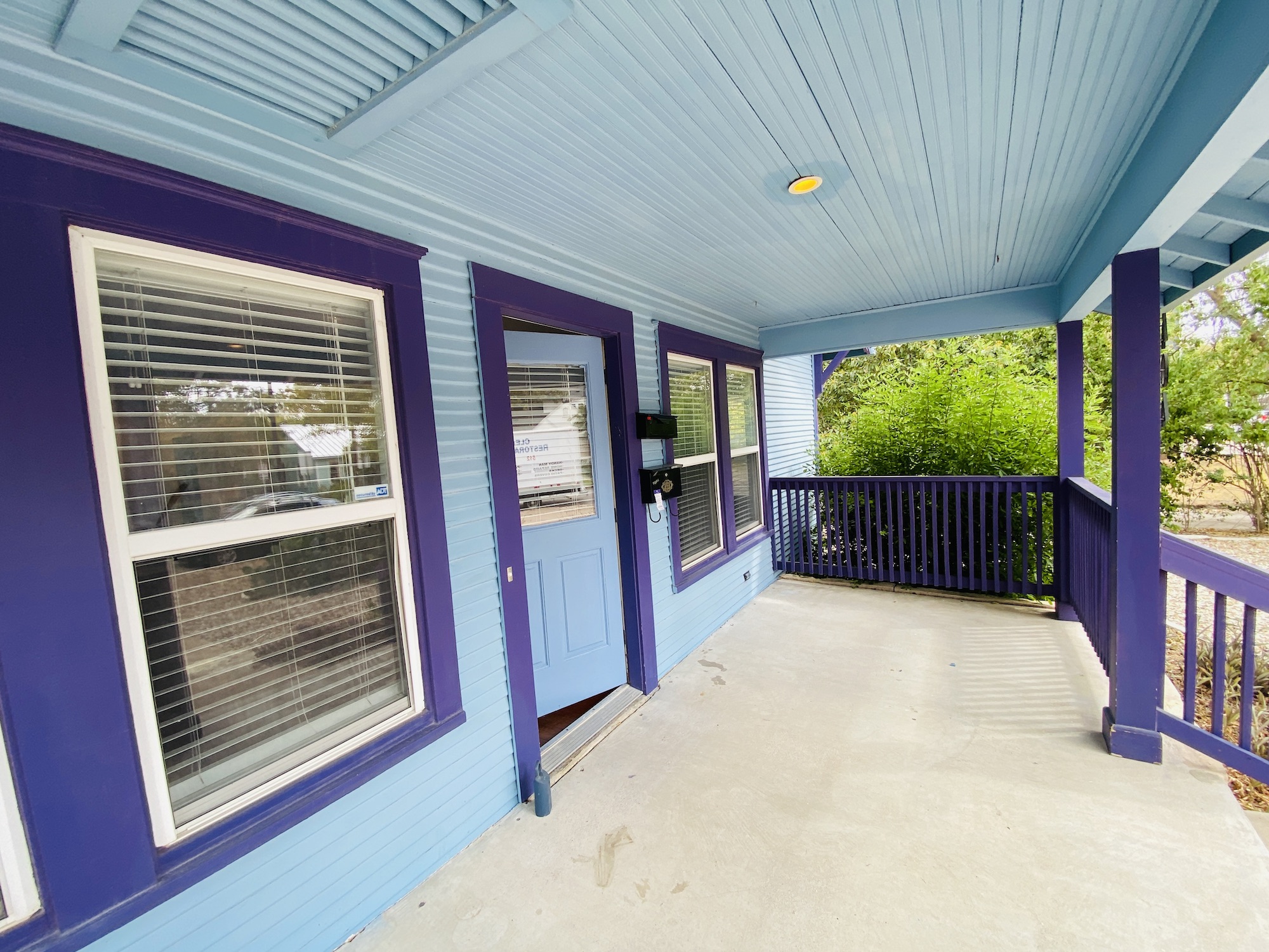 404 East 35th Street, Unit A Austin, TX 78705 - Photo 2 of 36 a view of a porch