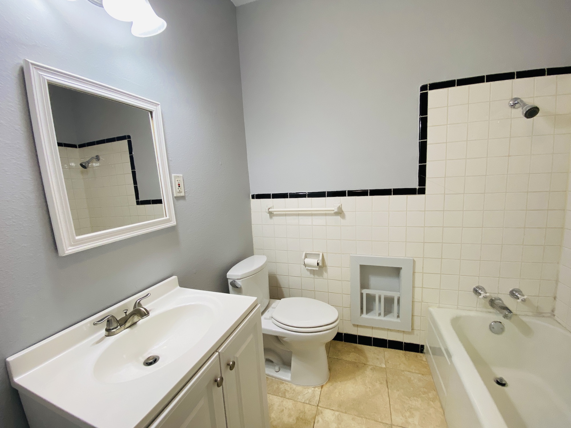 404 East 35th Street, Unit A Austin, TX 78705 - Photo 21 of 36 a bathroom with a sink a toilet and bathtub