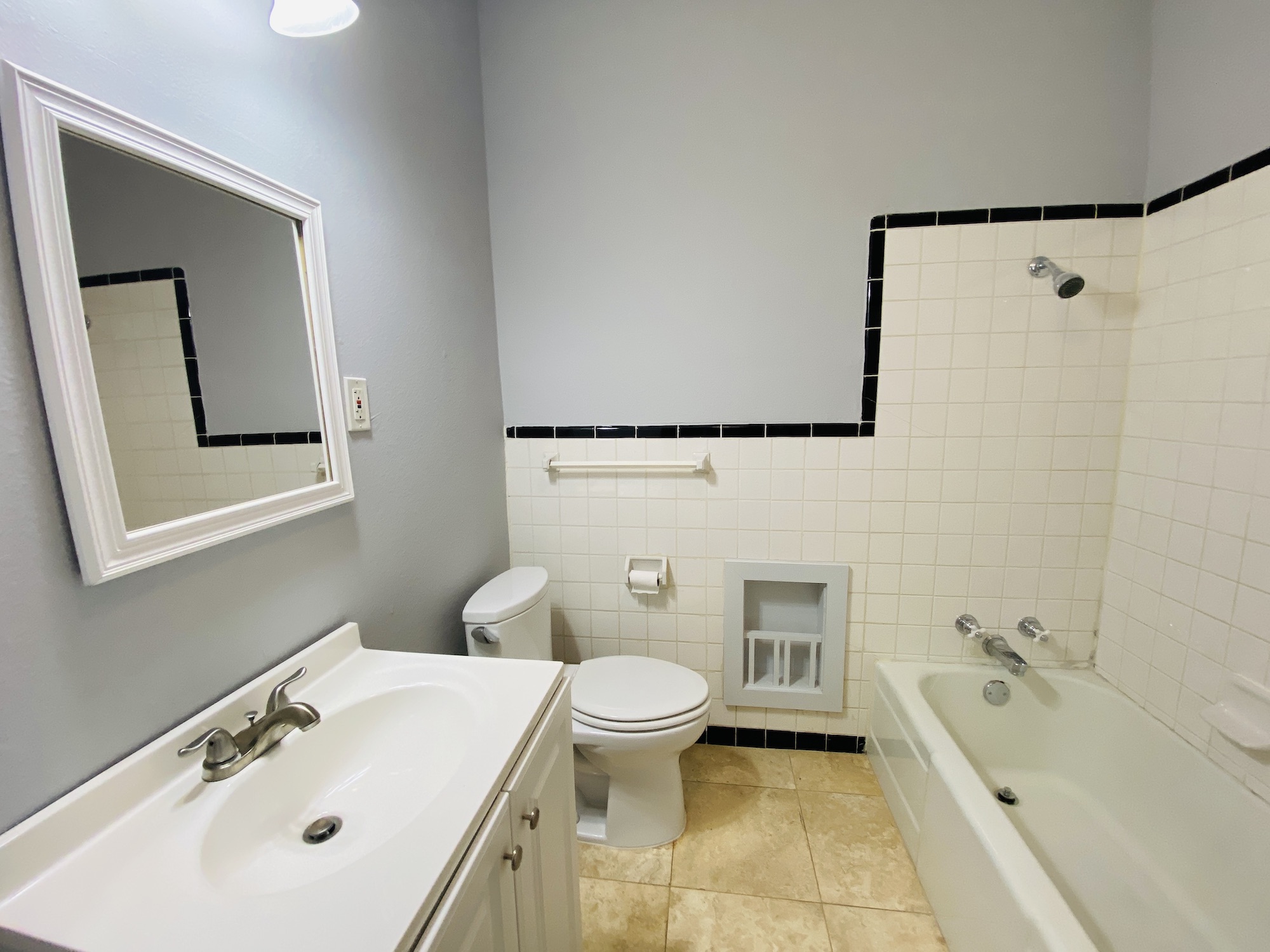 404 East 35th Street, Unit A Austin, TX 78705 - Photo 22 of 36 a bathroom with a sink a toilet and bathtub