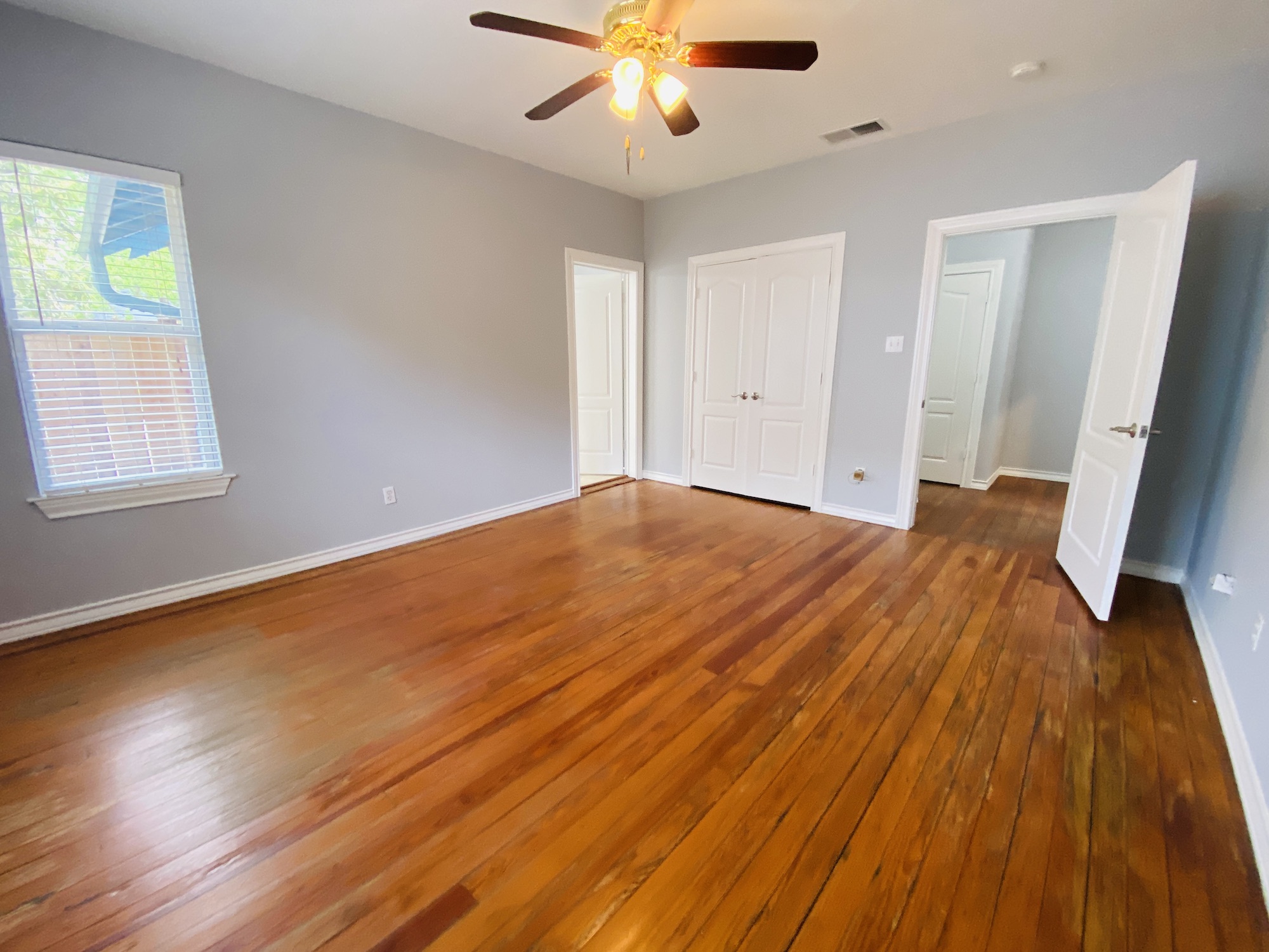 404 East 35th Street, Unit A Austin, TX 78705 - Photo 27 of 36 a view of empty room with wooden floor and fan