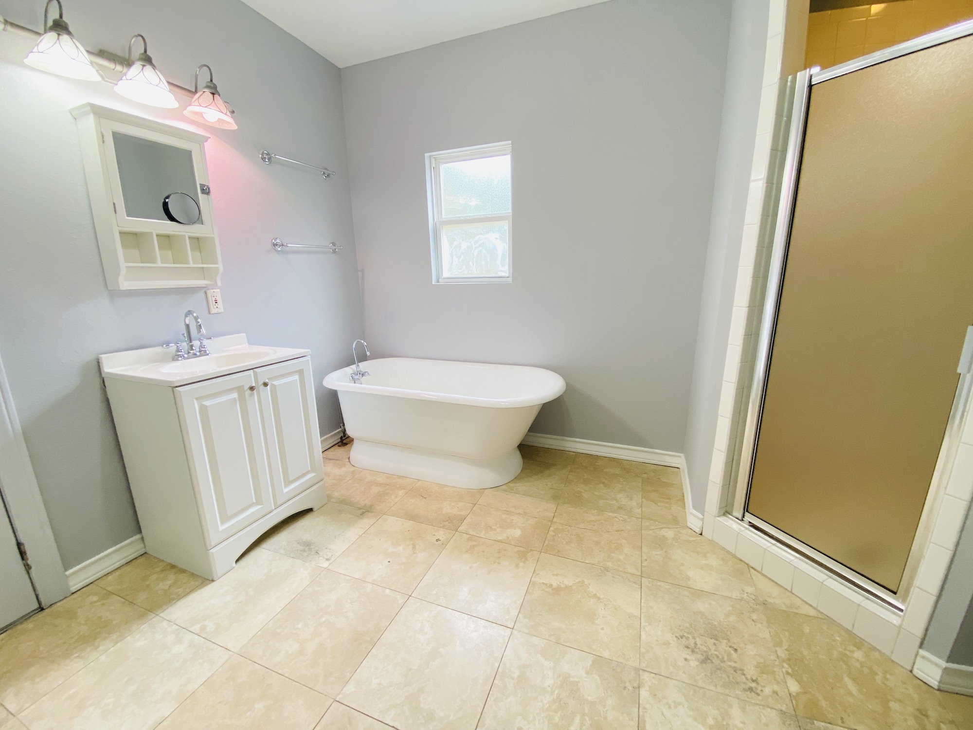 404 East 35th Street, Unit A Austin, TX 78705 - Photo 28 of 36 a bathroom with a toilet sink and mirror