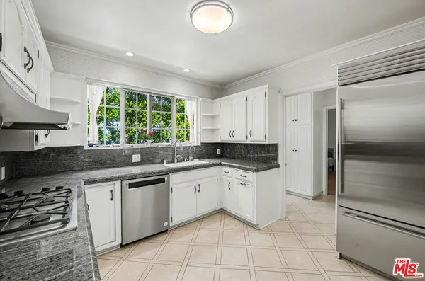 $9,379,000 | 608 Trenton Drive, Beverly Hills, CA 90210