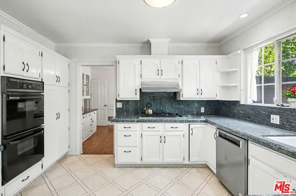 $9,379,000 | 608 Trenton Drive, Beverly Hills, CA 90210