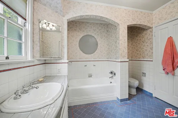 $9,379,000 | 608 Trenton Drive, Beverly Hills, CA 90210