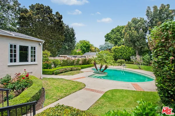 $9,379,000 | 608 Trenton Drive, Beverly Hills, CA 90210