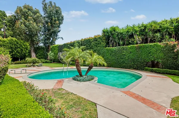 $9,379,000 | 608 Trenton Drive, Beverly Hills, CA 90210