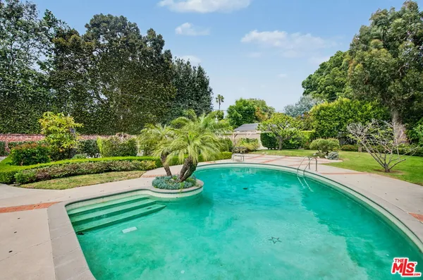 $9,379,000 | 608 Trenton Drive, Beverly Hills, CA 90210