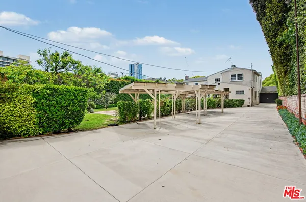 $9,379,000 | 608 Trenton Drive, Beverly Hills, CA 90210