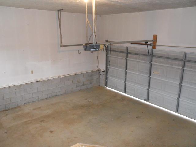 958 Rocky Valley Road Lebanon, TN 37090 - Photo 13 of 20 a view of a garage