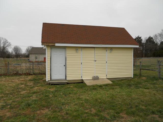 958 Rocky Valley Road Lebanon, TN 37090 - Photo 15 of 20 a backyard of a house