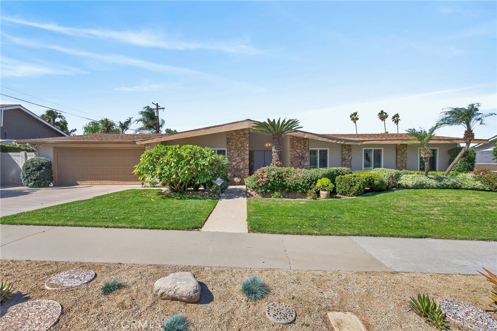 5305 Bardwell Avenue Riverside, CA 92506 - Photo 1 of 41