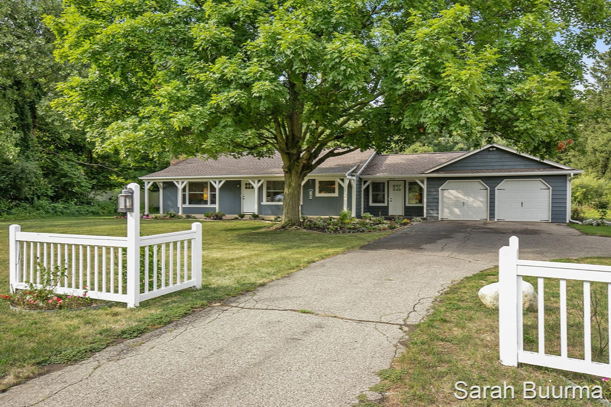 6313 Cascade Road Southeast Grand Rapids, MI 49546 - Photo 1 of 31 IMG_6330
