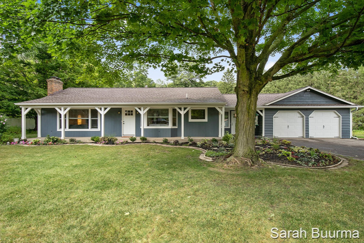 6313 Cascade Road Southeast Grand Rapids, MI 49546 - Photo 2 of 31 IMG_6328