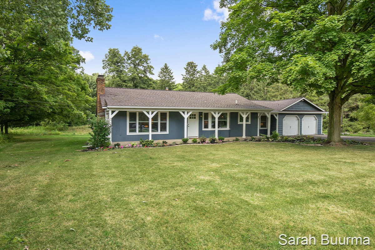 6313 Cascade Road Southeast Grand Rapids, MI 49546 - Photo 3 of 31 IMG_6329