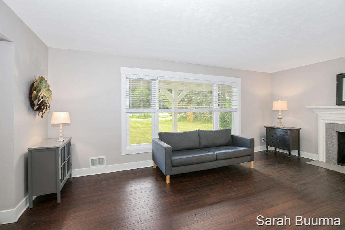 6313 Cascade Road Southeast Grand Rapids, MI 49546 - Photo 5 of 31 IMG_6332