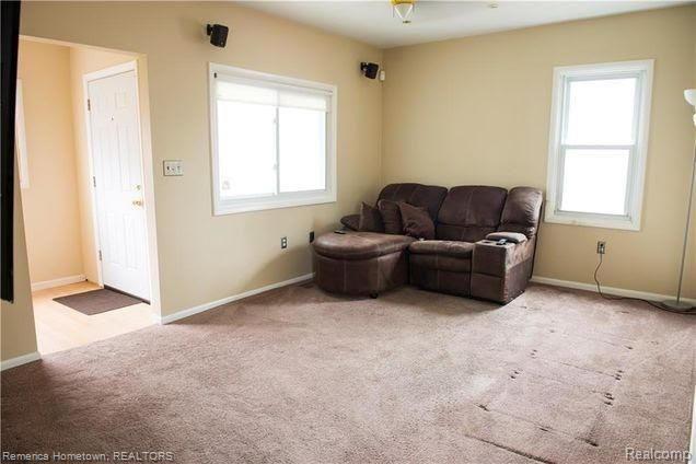4002 Kent Road Royal Oak, MI 48073 - Photo 3 of 15 1.jpg