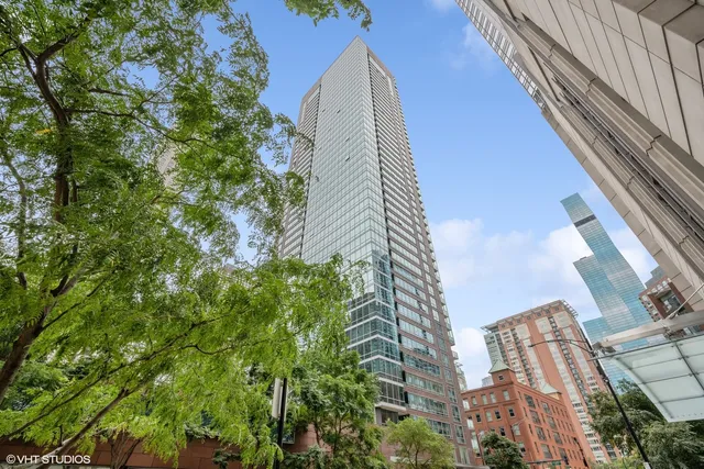 $860,000 | 505 North McClurg Court, Unit 203, Chicago, IL 60611