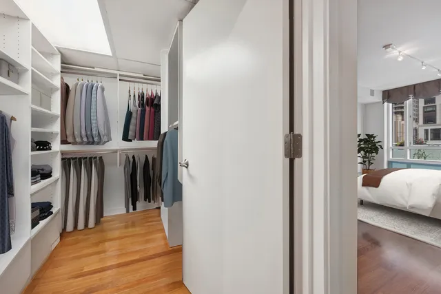 $860,000 | 505 North McClurg Court, Unit 203, Chicago, IL 60611