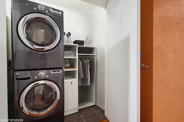 $860,000 | 505 North McClurg Court, Unit 203, Chicago, IL 60611