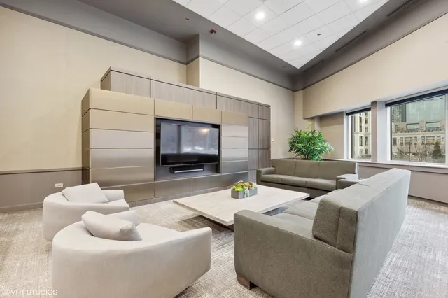 $860,000 | 505 North McClurg Court, Unit 203, Chicago, IL 60611