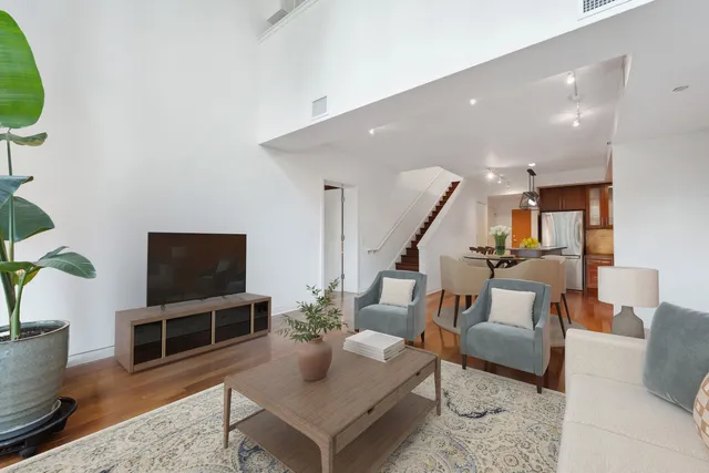 $860,000 | 505 North McClurg Court, Unit 203, Chicago, IL 60611