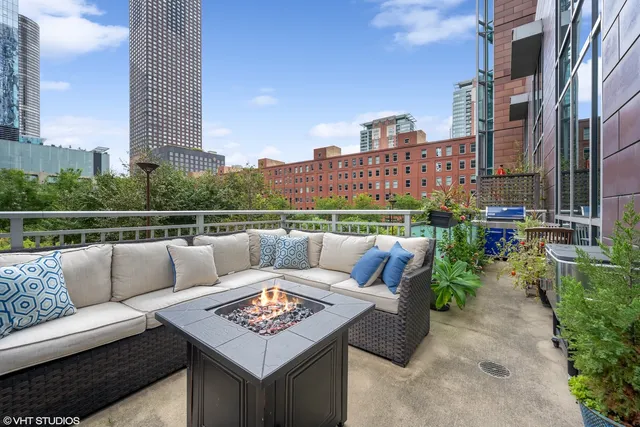 $860,000 | 505 North McClurg Court, Unit 203, Chicago, IL 60611