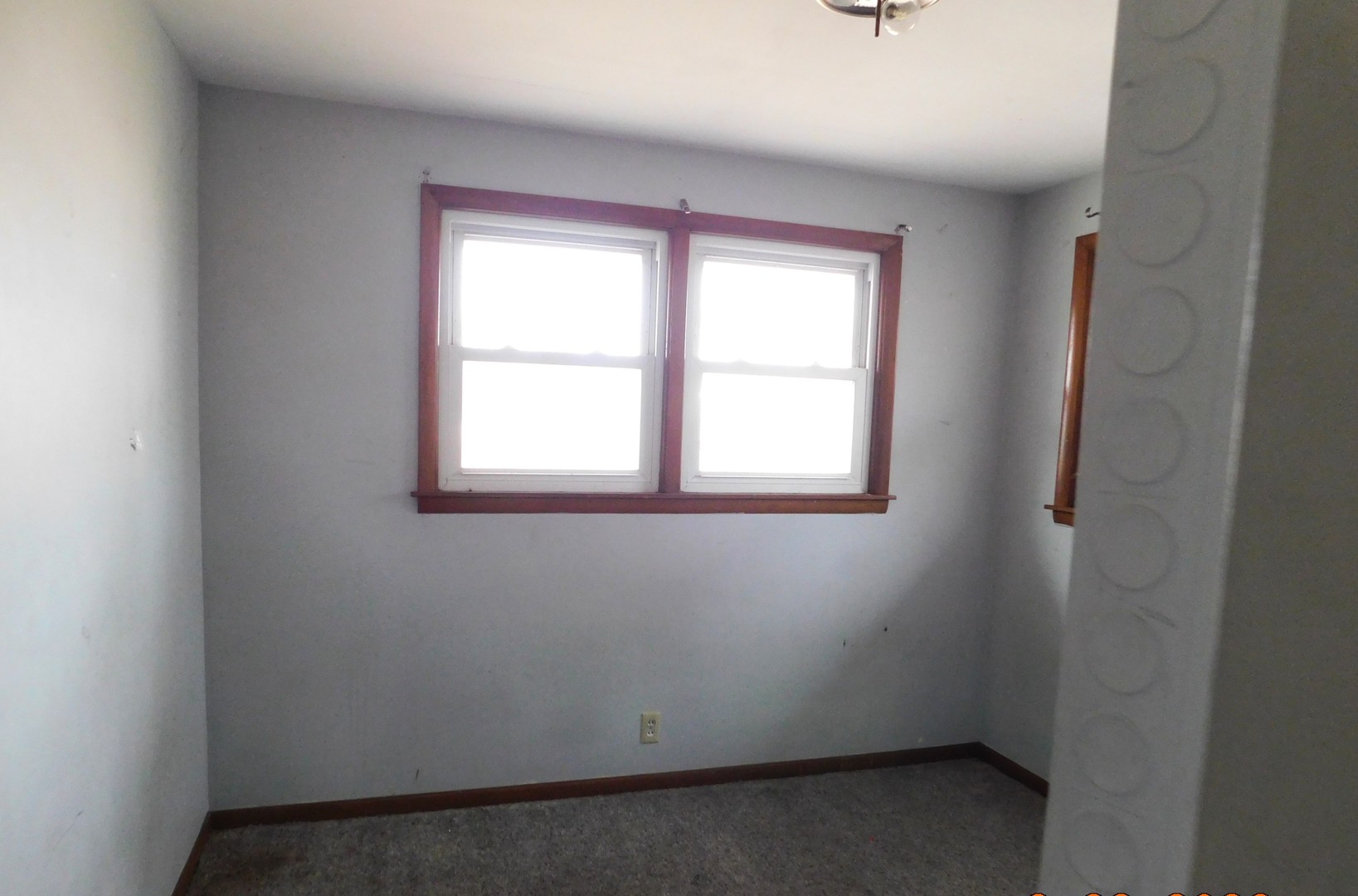 150 South Dixie Highway St. Anne, IL 60964 - Photo 11 of 15 an empty room with a window