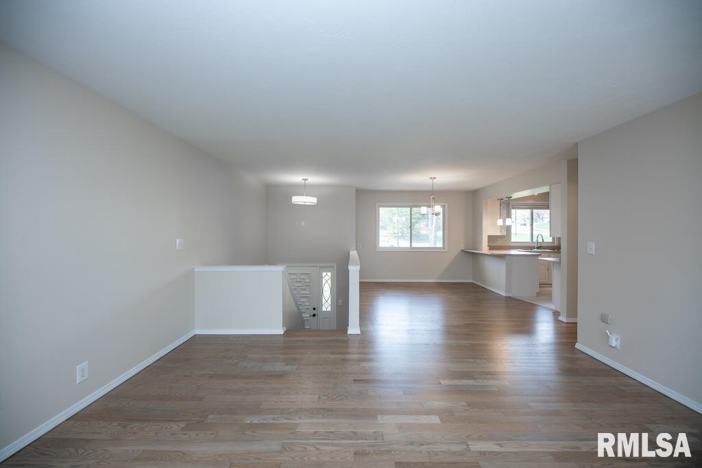 6203 North Post Oak Road Peoria, IL 61615 - Photo 2 of 43