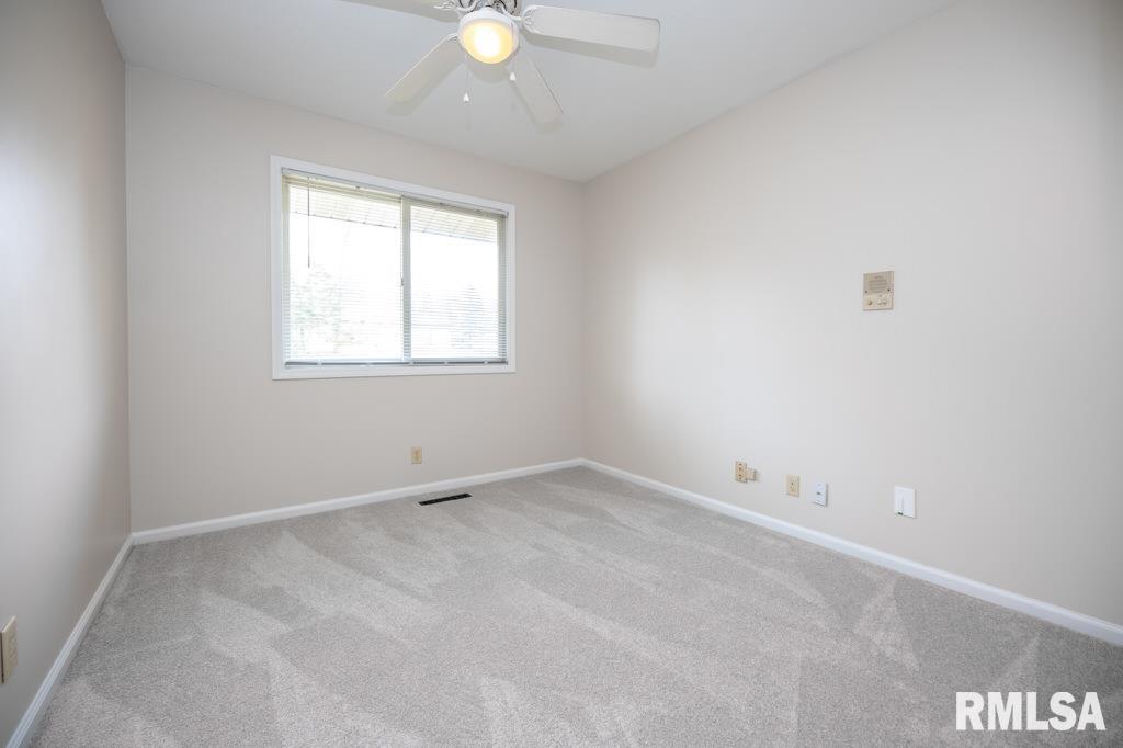 6203 North Post Oak Road Peoria, IL 61615 - Photo 21 of 43