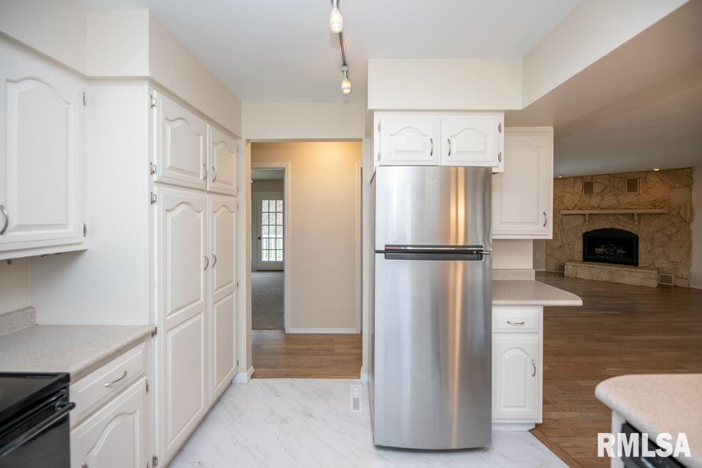 6203 North Post Oak Road Peoria, IL 61615 - Photo 6 of 43