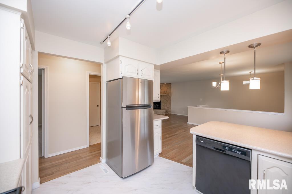 6203 North Post Oak Road Peoria, IL 61615 - Photo 7 of 43