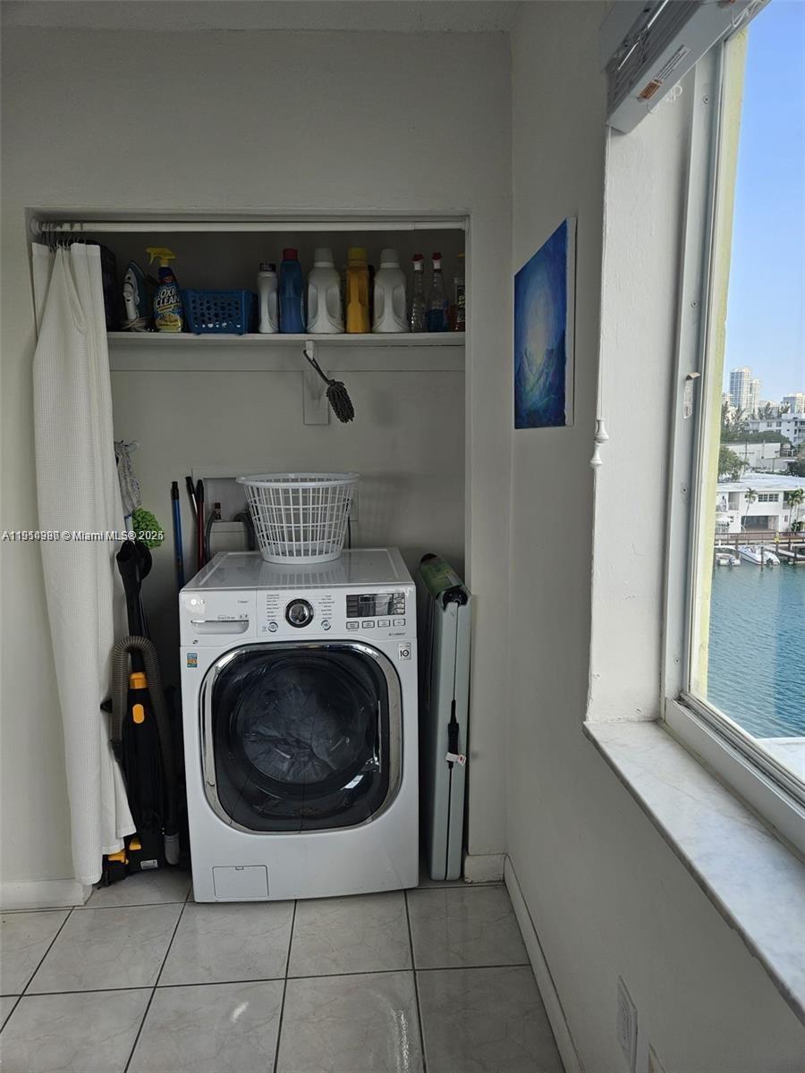 8001 Crespi Boulevard, Unit 6D Miami Beach, FL 33141 - Photo 20 of 29 a utility room with dryer and washer