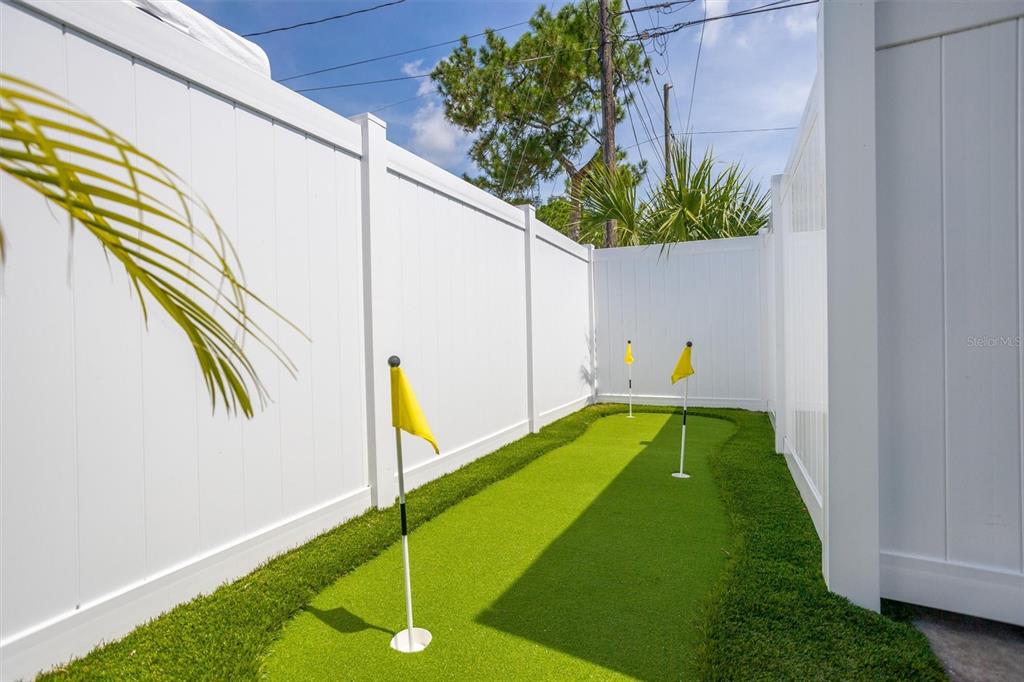 3488 40th Way North St. Petersburg, FL 33713 - Photo 58 of 70 a view of a backyard with a small cabin