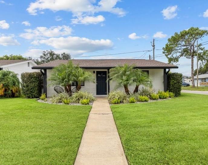 3488 40th Way North St. Petersburg, FL 33713 - Photo 70 of 70 a front view of a house with garden
