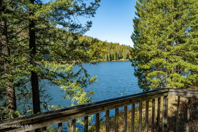 $399,999 | 1402 Mirror Lake Road, Sagle, ID 83860