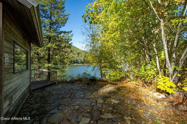 $399,999 | 1402 Mirror Lake Road, Sagle, ID 83860