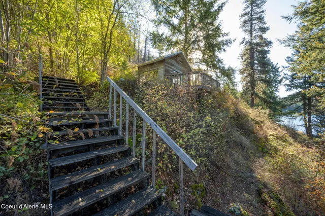 $399,999 | 1402 Mirror Lake Road, Sagle, ID 83860