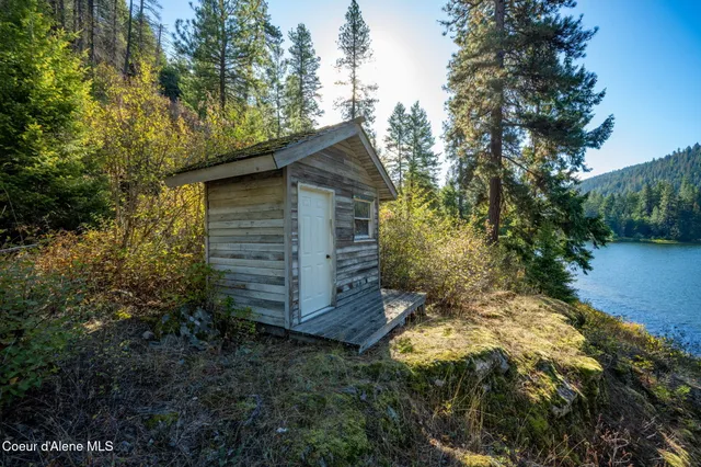 $399,999 | 1402 Mirror Lake Road, Sagle, ID 83860