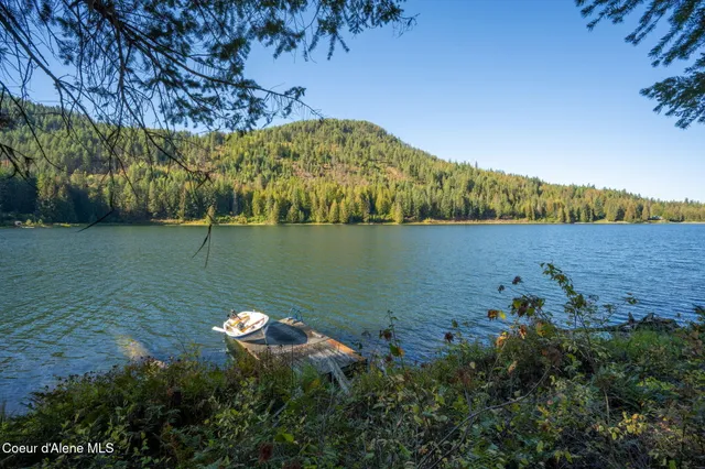 $399,999 | 1402 Mirror Lake Road, Sagle, ID 83860