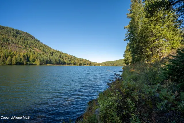 $399,999 | 1402 Mirror Lake Road, Sagle, ID 83860