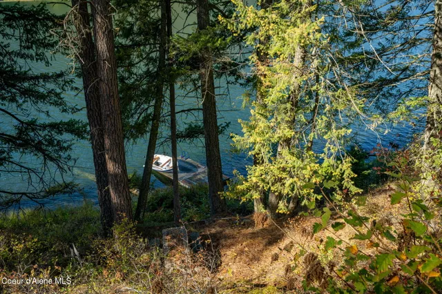 $399,999 | 1402 Mirror Lake Road, Sagle, ID 83860