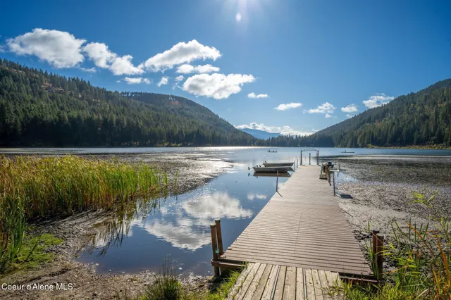 $399,999 | 1402 Mirror Lake Road, Sagle, ID 83860