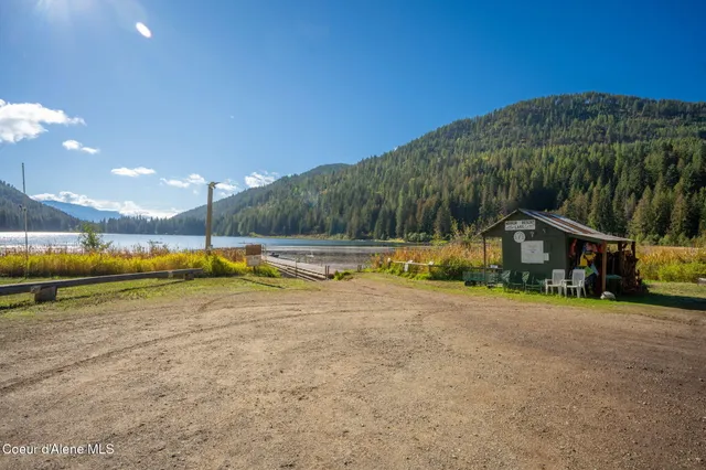 $399,999 | 1402 Mirror Lake Road, Sagle, ID 83860