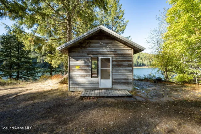 $399,999 | 1402 Mirror Lake Road, Sagle, ID 83860