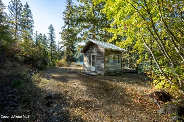 $399,999 | 1402 Mirror Lake Road, Sagle, ID 83860