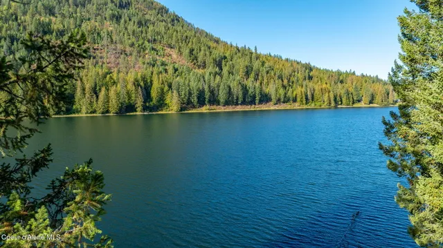 $399,999 | 1402 Mirror Lake Road, Sagle, ID 83860