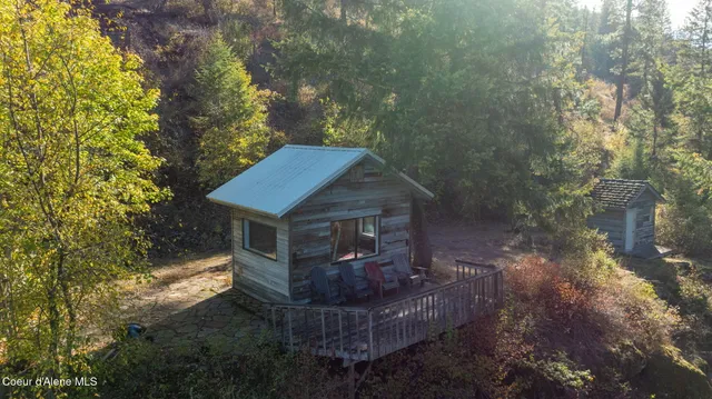 $399,999 | 1402 Mirror Lake Road, Sagle, ID 83860