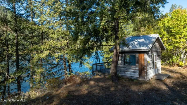 $399,999 | 1402 Mirror Lake Road, Sagle, ID 83860