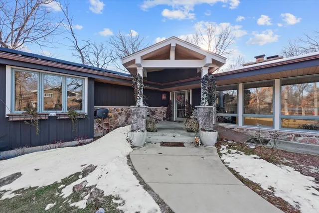 $1,425,000 | 2655 Crestwood Lane, Deerfield, IL 60015